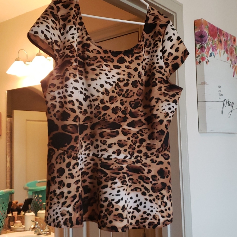 Leopard top/ low bow back